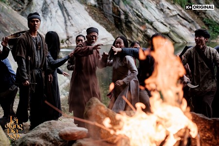 Original Series Tết Ở Làng Địa Ngục trên K+ tăng độ kinh dị với các tình tiết xiên nướng người, ăn thịt người